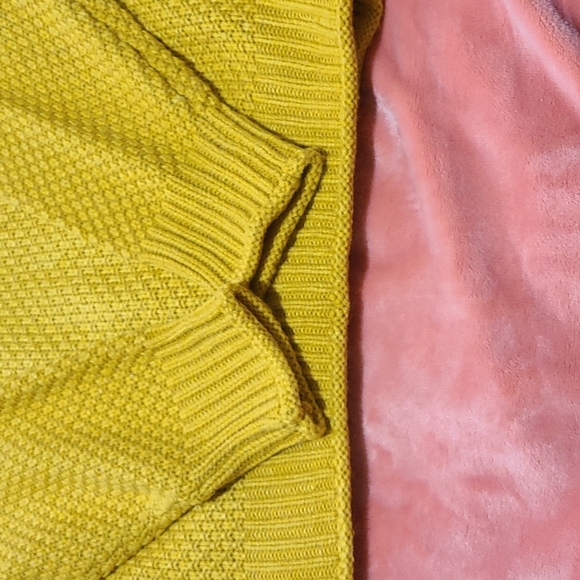 Sweater. - Picture 7 of 10